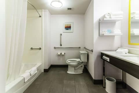 Hampton Inn & Suites - Allen Park — photo 9