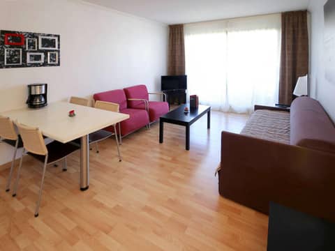 Aparthotel Adagio Nice Promenade des Anglais — hotel room
