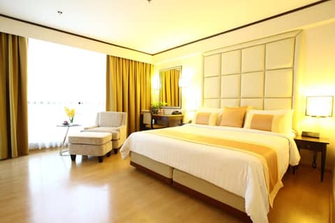 The Four Wings Hotel Bangkok — hotel room