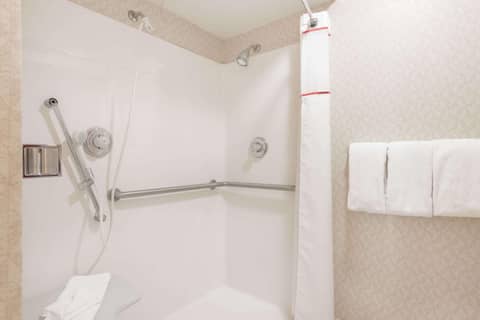 Value Suites Extended Stay - St Louis — bathroom