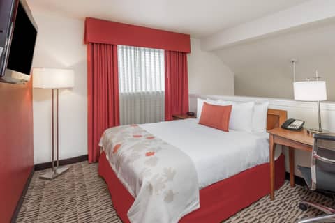 Value Suites Extended Stay - St Louis — hotel room