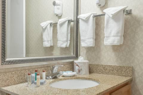 Value Suites Extended Stay - St Louis — bathroom