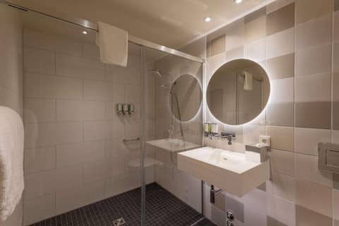 Hampton By Hilton Munich City North — photo 7