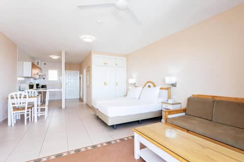 Studio — the supplier's photographs — photo 1