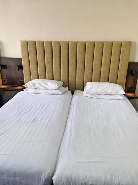 Garden Court Hotel — hotel room