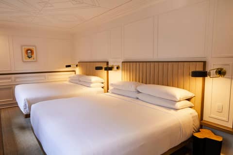 Noelle — hotel room