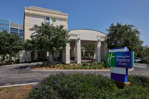 Holiday Inn Express & Suites Charleston DWTN - Medical CTR by IHG — photo 3
