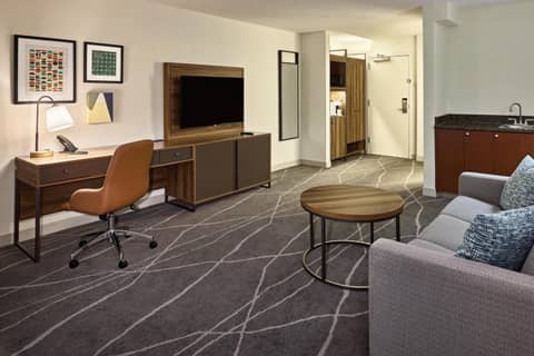 Holiday Inn Express & Suites Charleston DWTN - Medical CTR by IHG — photo 4