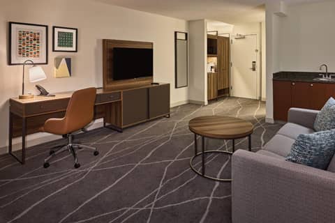 Holiday Inn Express & Suites Charleston DWTN - Medical CTR by IHG — photo 6