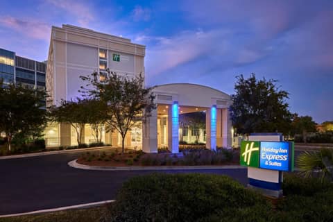 Holiday Inn Express & Suites Charleston DWTN - Medical CTR by IHG — photo 7