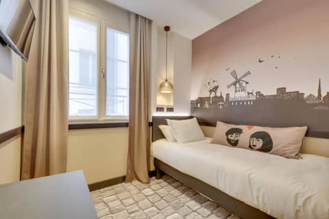 Hôtel Lucien & Marinette — hotel room