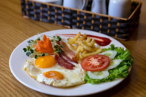 Du Palace Hotel & Travel — dining