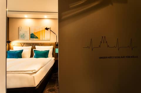 Motel One Köln-Neumarkt — photo 2