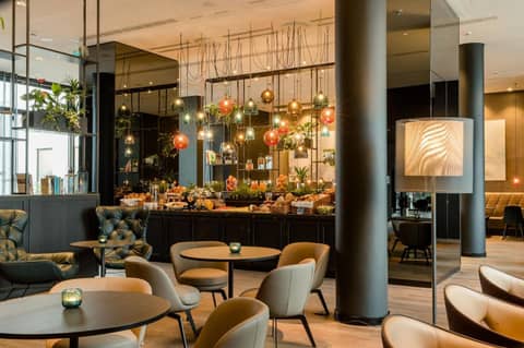 Motel One Köln-Neumarkt — lounge