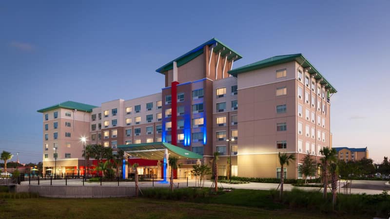 Holiday Inn Express & Suites Orlando At SeaWorld by IHG - With Free Shuttle Service to SeaWorld Parks — building