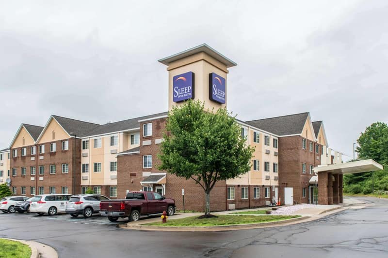 Sleep Inn & Suites Pittsburgh Airport — building