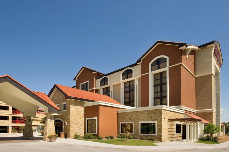 Drury Plaza Hotel San Antonio Airport — building
