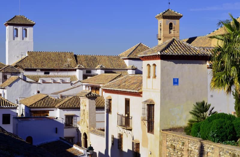 Hotel Santa Isabel La Real — building