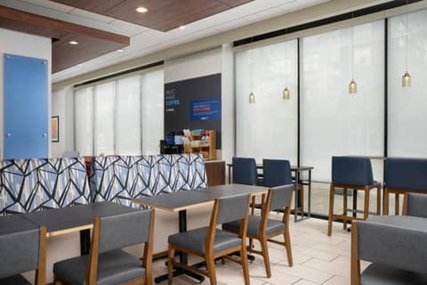 Holiday Inn Express & Suites Pittsburgh North Shore by IHG — photo 8
