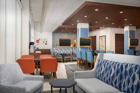 Holiday Inn Express & Suites Pittsburgh North Shore by IHG — photo 9