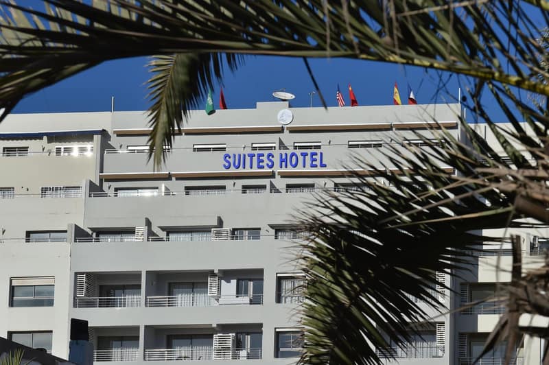 Le Yacht Suites Hotel — building