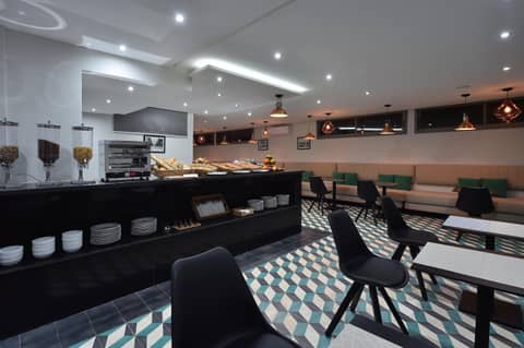 Le Yacht Suites Hotel — photo 9