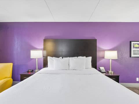 La Quinta Inn by Wyndham Miami Airport North — hotel room