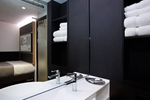The Z Hotel Covent Garden — bathroom