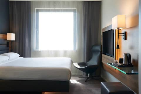 Moxy London Excel — hotel room