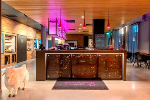 Moxy London Excel — hotel reception