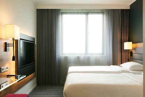 Moxy London Excel — hotel room