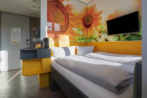 Buddy Hotel — hotel room