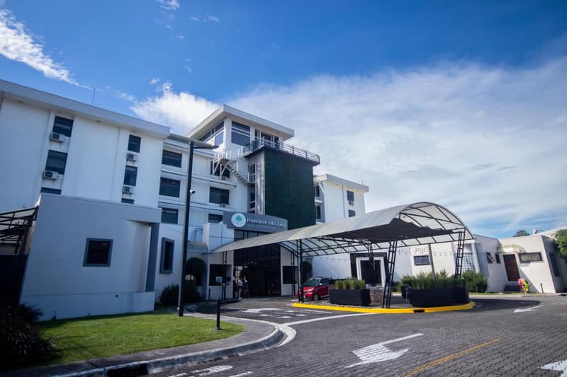Parque del Lago Boutique Hotel — building