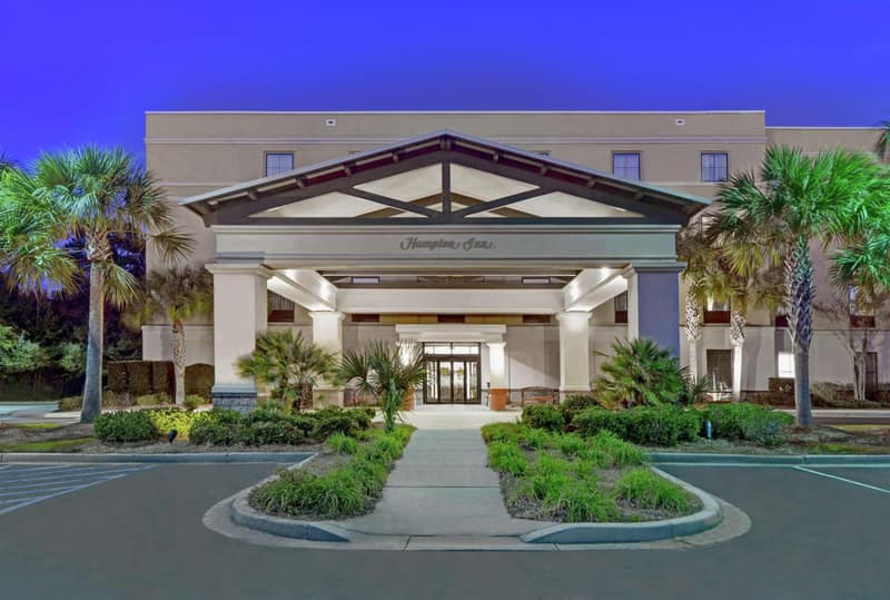 Hampton Inn Charleston-Daniel Island — building