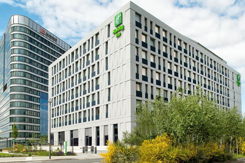 Holiday Inn Frankfurt Airport by IHG — building