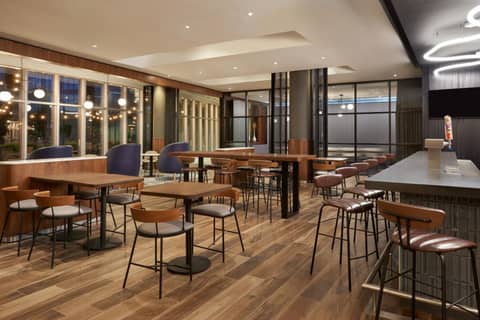 Courtyard by Marriott Calgary Airport — photo 5