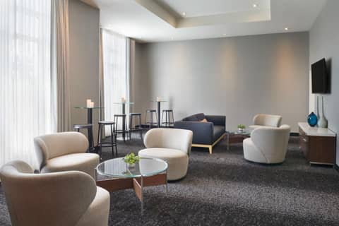 Courtyard by Marriott Calgary Airport — photo 8
