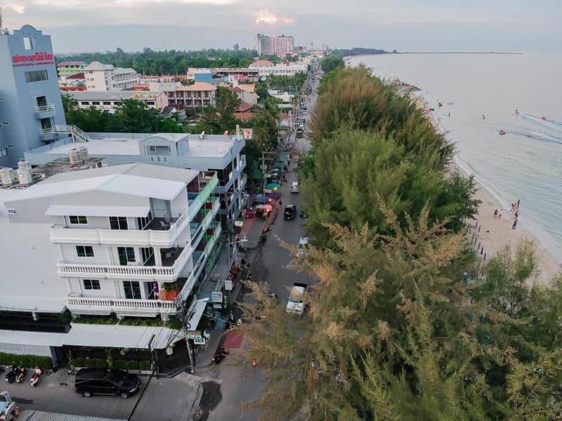 THE BEACH CHA AM Suites — building