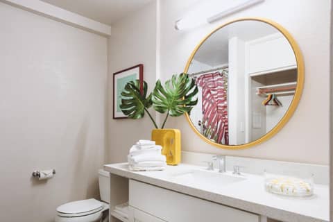 White Sands Hotel — bathroom