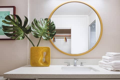 White Sands Hotel — bathroom