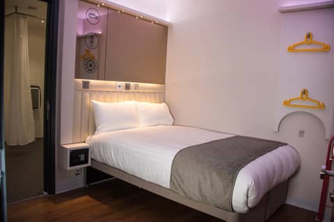 Point A Hotel London Waterloo — hotel room