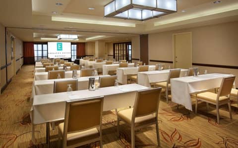Embassy Suites by Hilton Washington DC Chevy Chase Pavilion — photo 2