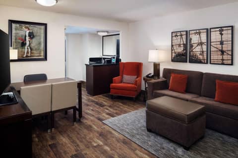 Embassy Suites by Hilton Washington DC Chevy Chase Pavilion — photo 6