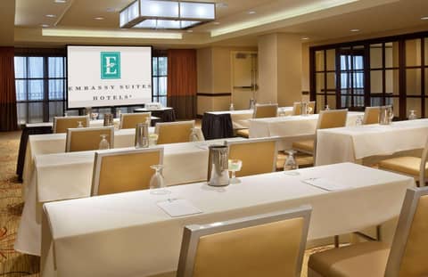 Embassy Suites by Hilton Washington DC Chevy Chase Pavilion — photo 8