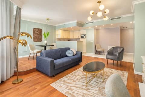 Queen's Court Hotel & Residence — photo 6