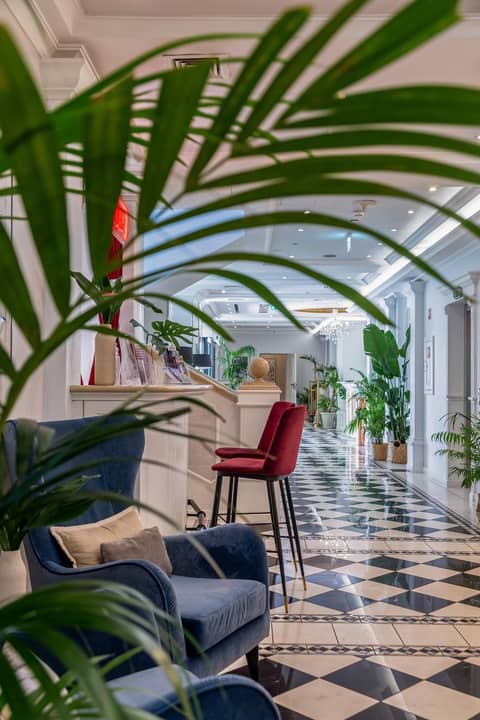 Queen's Court Hotel & Residence — photo 8