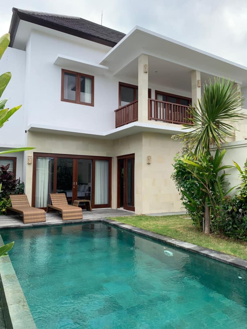 Bali Ayu Hotel & Villas 10 Minutes Walking Distance to the Beach — building