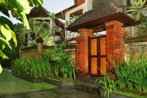 Bali Ayu Hotel & Villas 10 Minutes Walking Distance to the Beach — photo 4