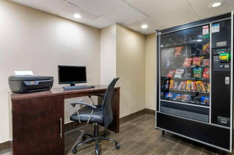 Comfort Inn & Suites Indianapolis Northwest - College Park — photo 2