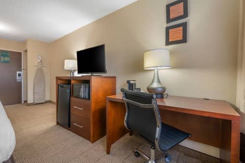 Comfort Inn & Suites Indianapolis Northwest - College Park — photo 3